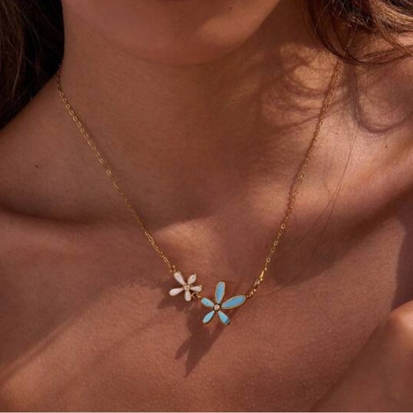 Anthropologie Jewelry - Blue Flower Pendant Necklace Q37